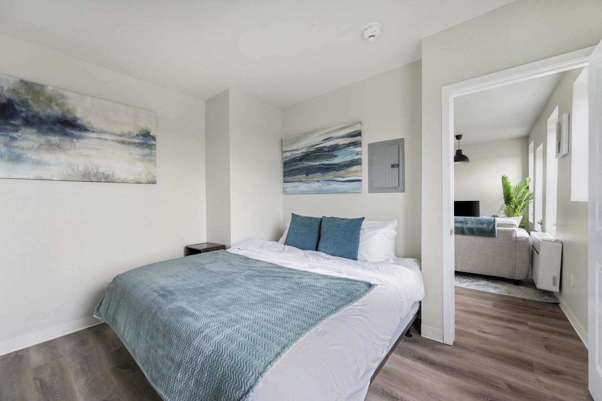 2br Luxury Near Henry Ford *