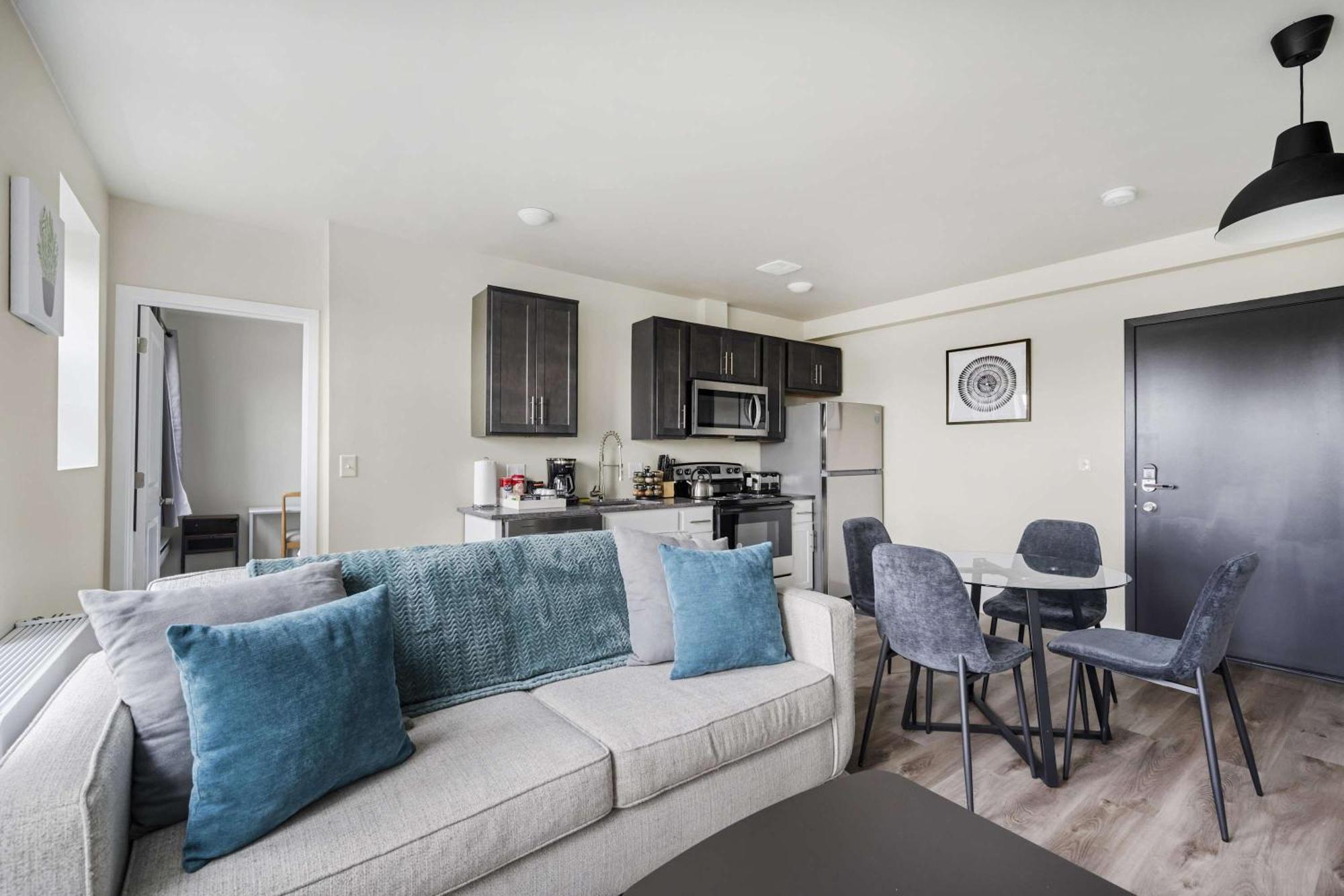 Apartment 2br Luxury Near Henry Ford Detroit