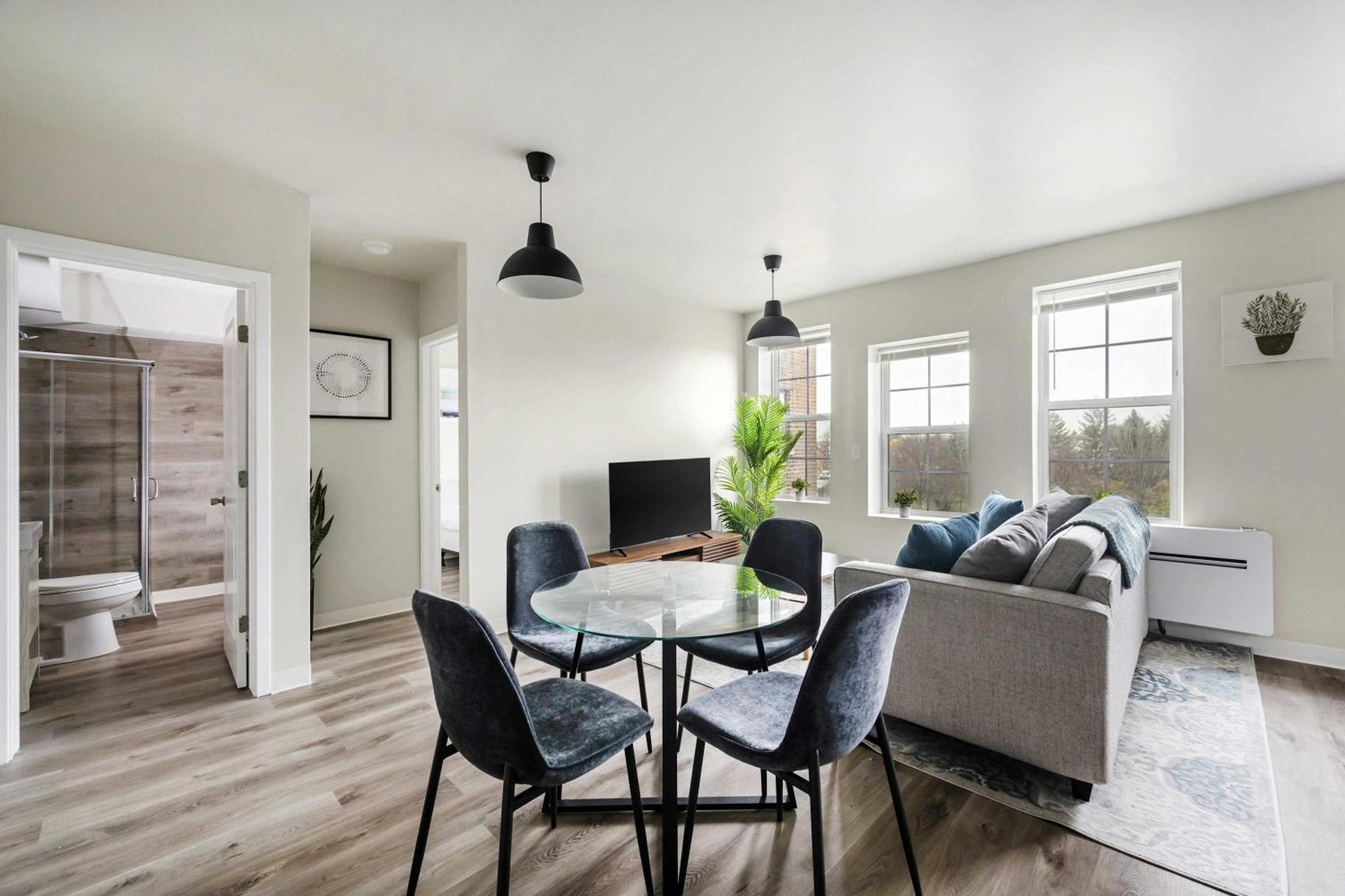 Apartment 2br Luxury Near Henry Ford