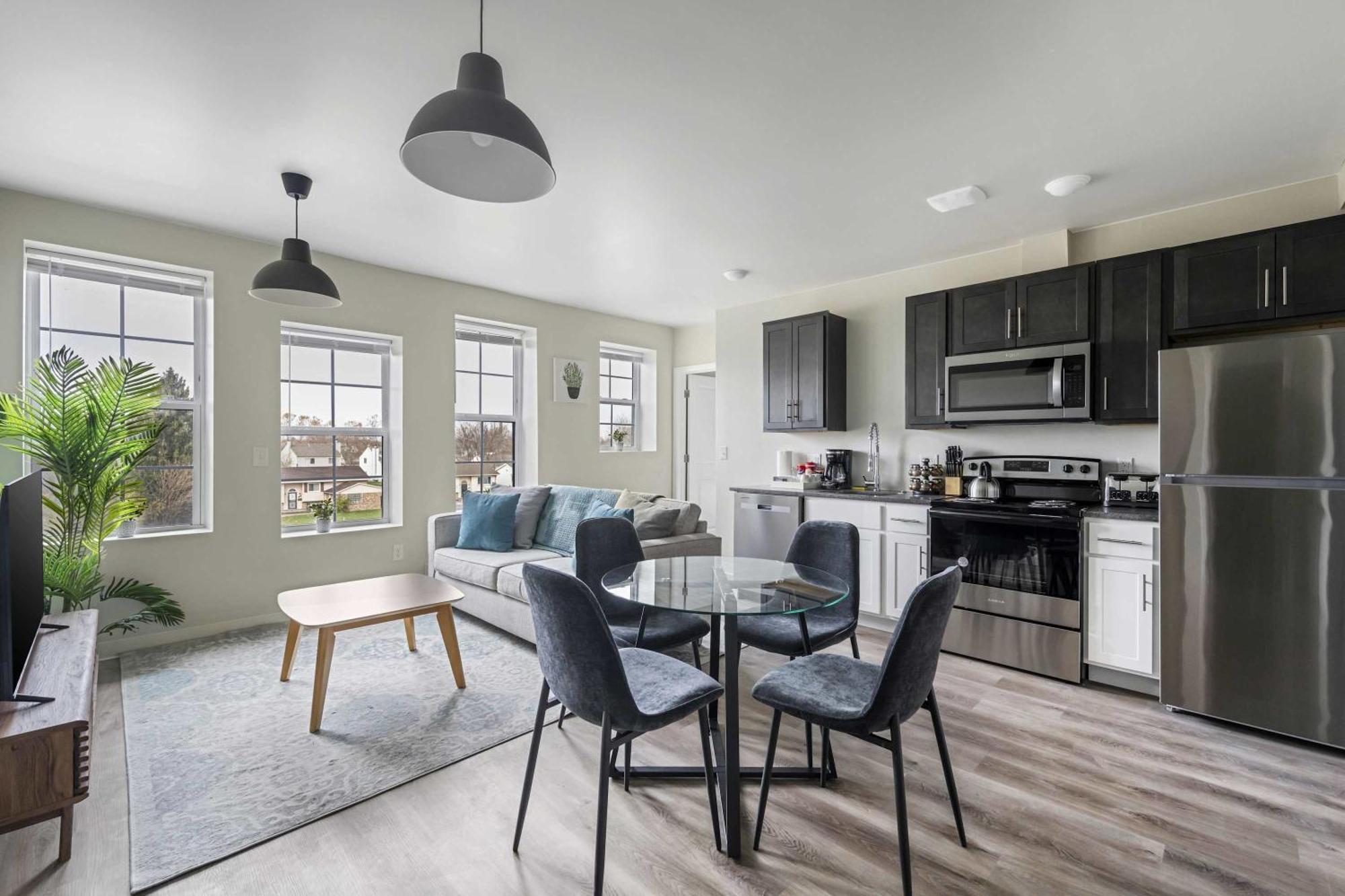 2br Luxury Near Henry Ford Apartment *